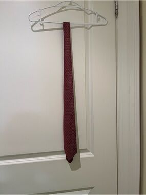 Hermes Men's Burgundy Geometric Silk Tie
